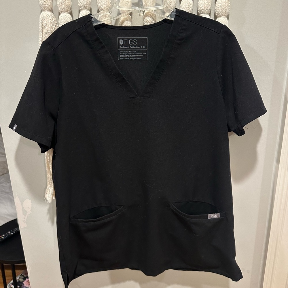 Figs 3 pocket scrub top